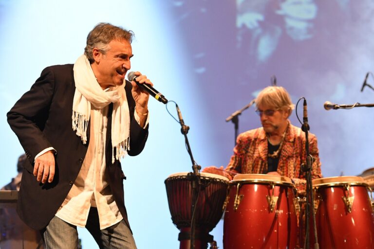“Tributo a Pino Daniele” manda in delirio il pubblico del Teatro Vittorio Emanuele