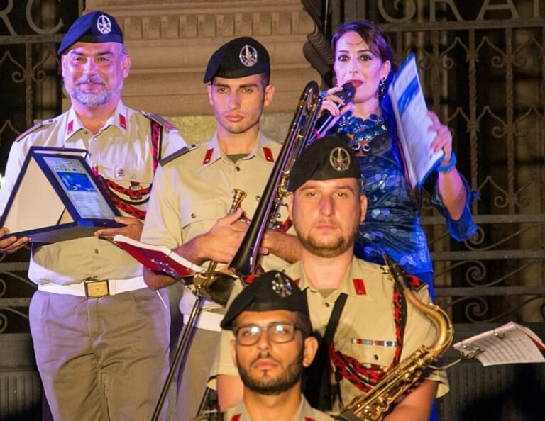 Applaudita esibizione della Banda della Brigata Aosta alla “II Notte azzurra dello Stretto”