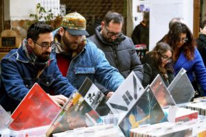 Holiday Vinyl Market Muricello
