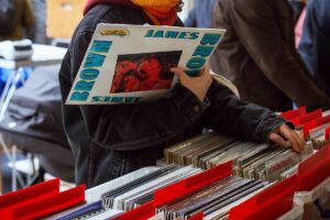 Holiday Vinyl Market Muricello