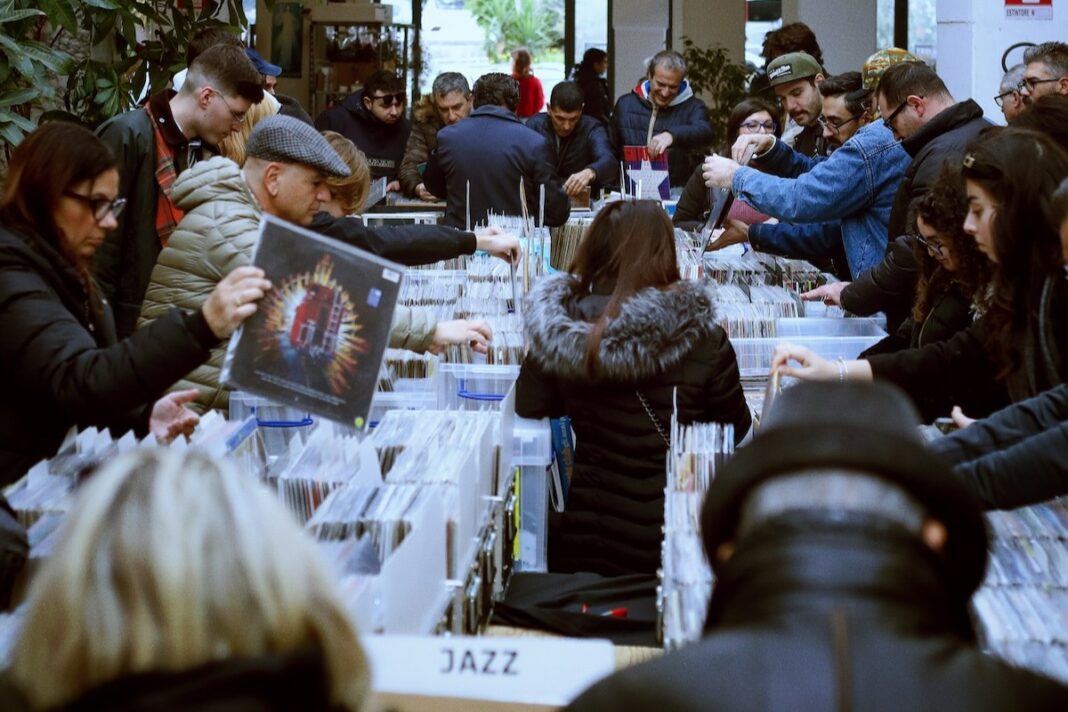 Holiday Vinyl Market Muricello