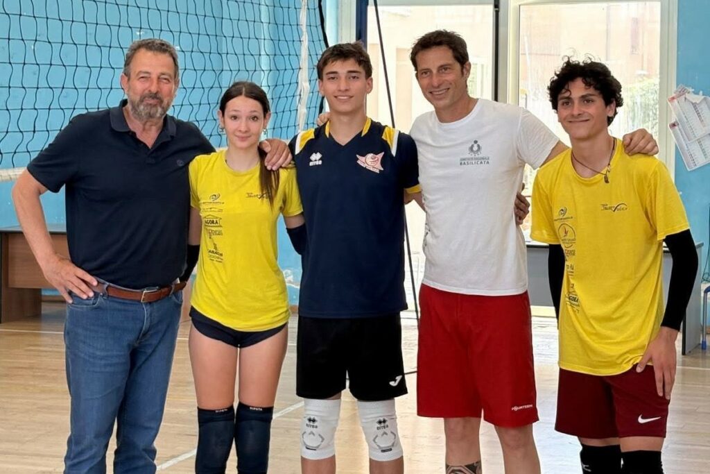 I giovani della Peloro Volley a lezione con il campione olimpico Valerio Vermiglio