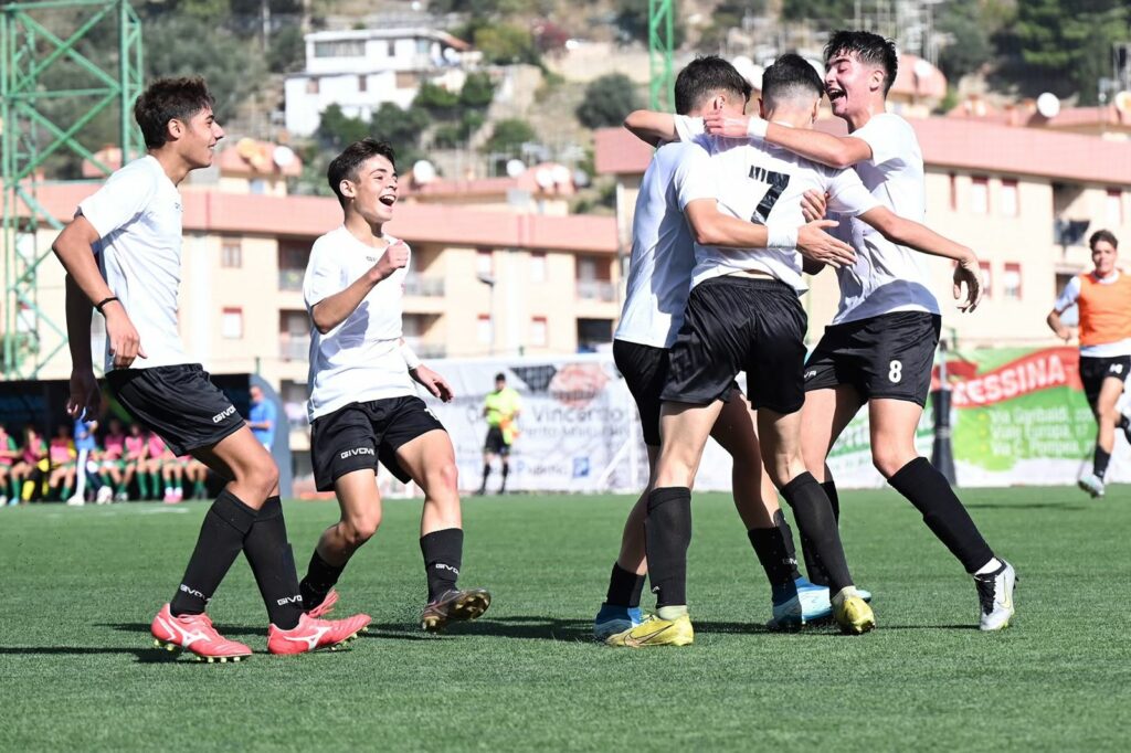Nasce la scuola calcio del Messina. Previste quattro categorie in quattro campi