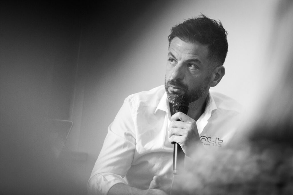 Si è spento a 43 anni l’ex pilota Luca Costantino. Il mondo dei motori in lutto
