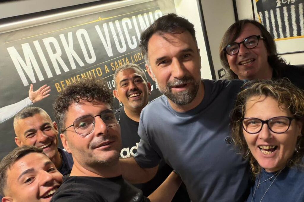 Santa Lucia abbraccia Vucinic, Ct del Montenegro: “Che differenza con il campo”
